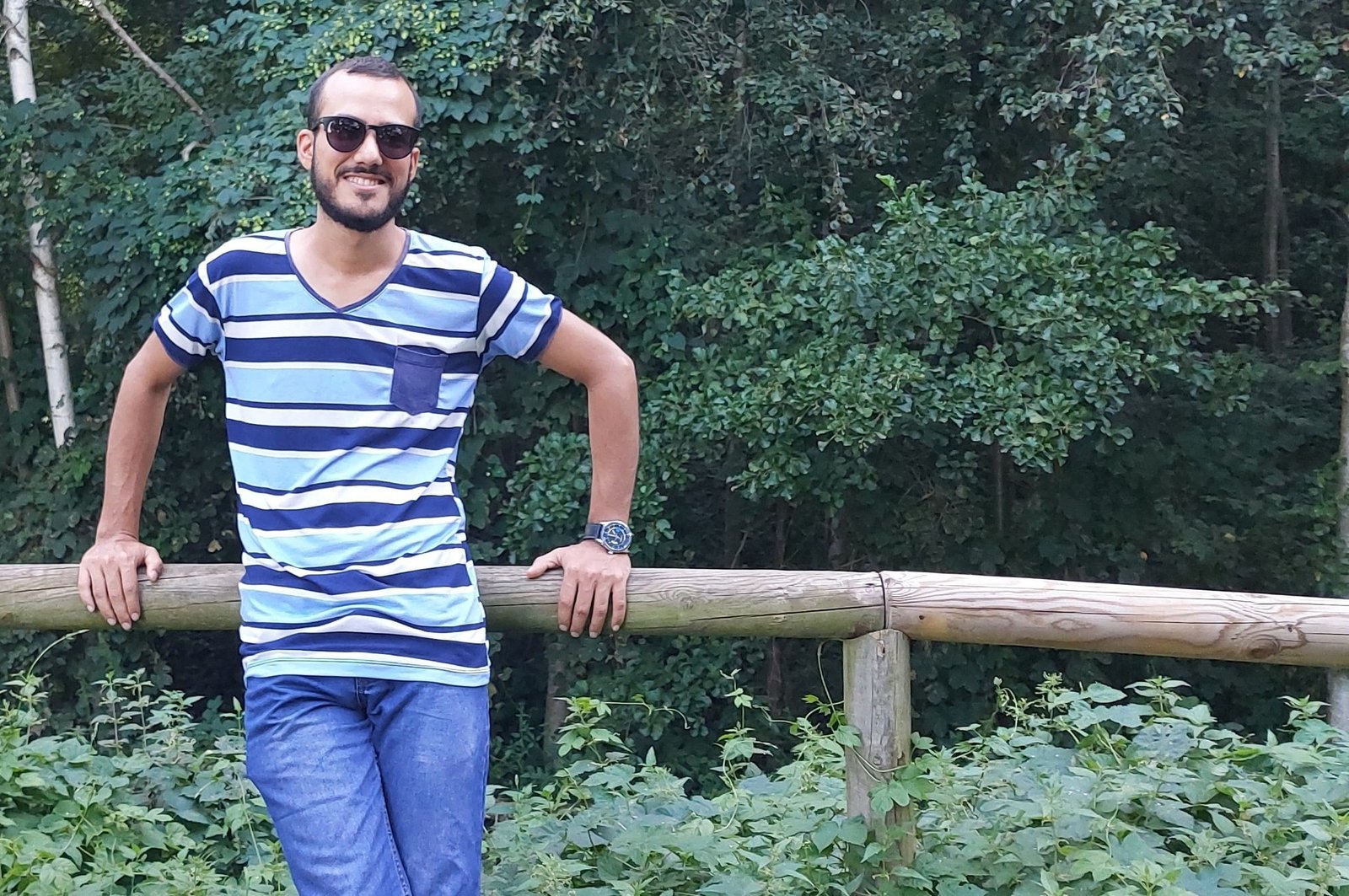 بشار قصاب في أحد شوارع غاربسن بألمانيا، بعد وصوله من سوريا لبدء مسيرته في التخصص الطبي